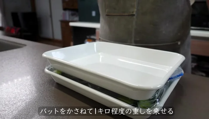 To speed up the moisture removal, stack the bags and place them on top of two plastic bottles filled with rice. Refrigerate for about an hour.