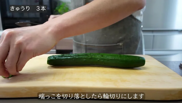 Cut off the ends of the cucumbers and slice them into rounds. Place them in a ziploc bag.
