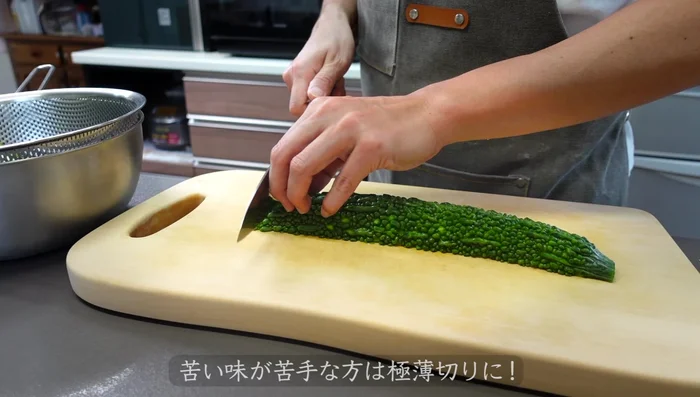 Slice the goya thinly. Thinner slices result in less bitterness.