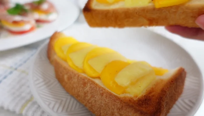 Prepare the cheese dish. Add cinnamon sugar or honey to white cheese if desired.