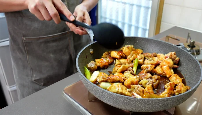 Add the yakitori sauce to the pan, allowing it to boil down and thicken. Mix well with the chicken.