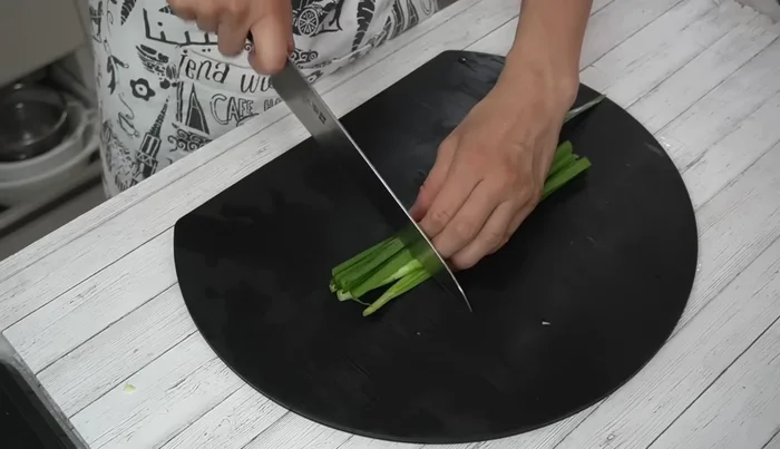Cut the garlic into 3/4" pieces.
