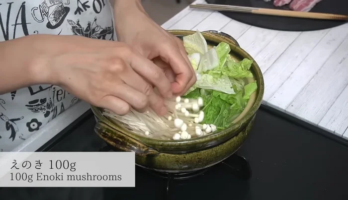 Add the Chinese cabbage, enoki mushrooms, tofu, and pork belly to the pot. Simmer for 3 minutes with the lid on.