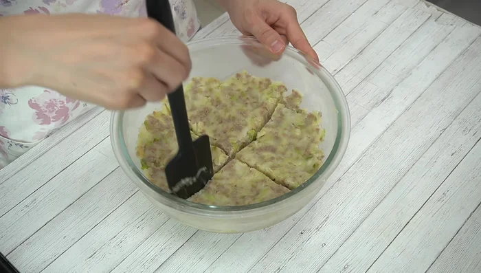 Divide the filling into 8 (or 6) portions. Shape each portion into croquettes, squeezing out air to prevent bursting.