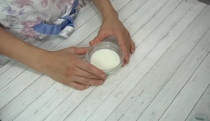 Make the sponge: Warm milk slightly, then combine with flour and dry yeast. Knead for 3 minutes until smooth. Let rise in a warm place (30°C) for 30 minutes until doubled in size.