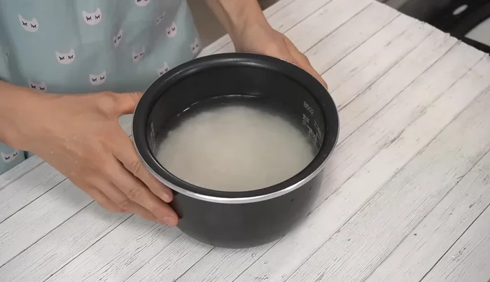 Discard the soaking water from the rice.