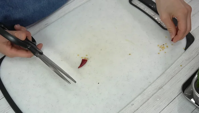 Halve the chili pepper, remove seeds (optional), and slice into rings.