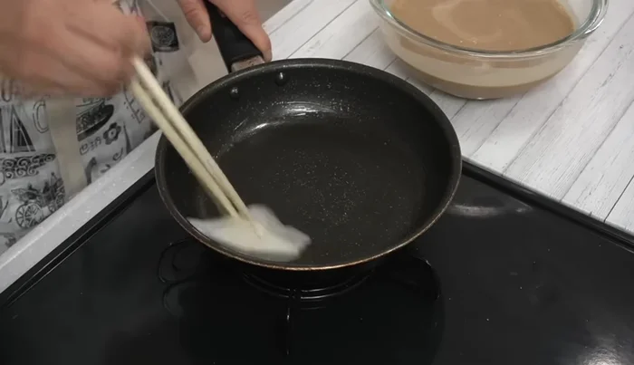 Heat the frying pan over medium heat with oil. Pour in crepe batter, spreading evenly. Cook for about 1 minute until edges brown. Flip and cook for 15 seconds.