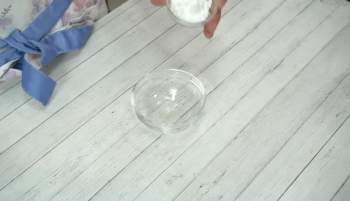 Prepare water-dissolved potato starch by mixing potato starch and water.