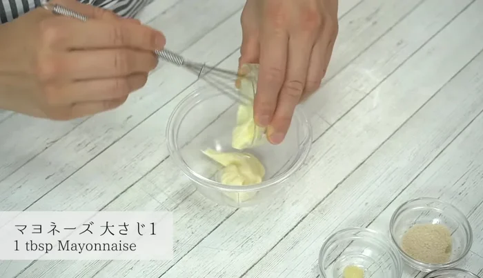 Make the sauce: In a bowl, combine mayonnaise, soy sauce, oyster sauce, sugar, and grated garlic. Mix until the sugar dissolves.