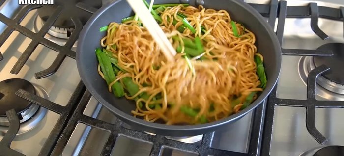 Add chives and stir-fry quickly to preserve aroma.