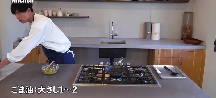 Heat sesame oil in a frying pan. Add the egg mixture to the hot pan.
