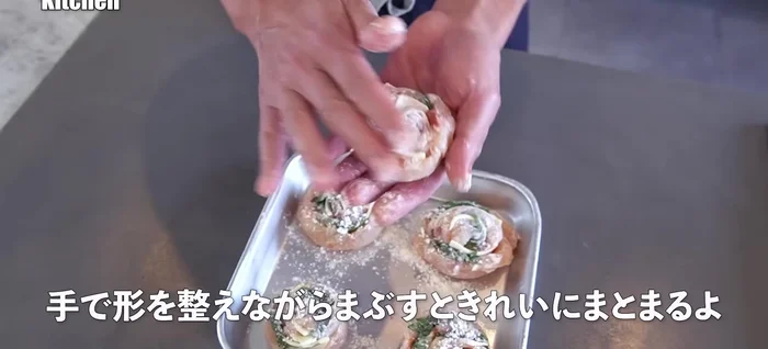Sprinkle flour over the rolled chicken (284.52).