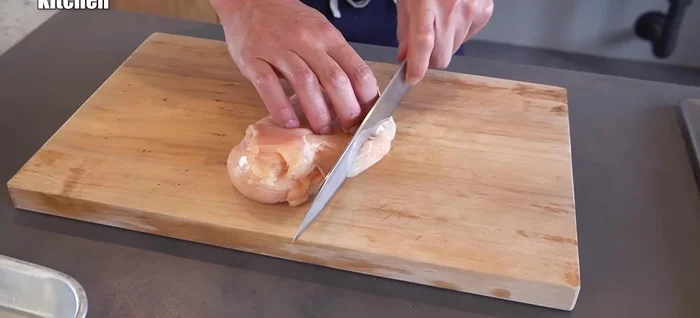 Slice the chicken breast thinly and vertically (66.0).