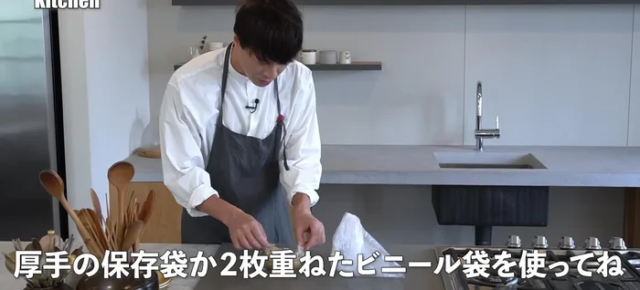 Place the cooled potatoes in a new plastic bag. Crush them with your hands to loosen the skin. The skin should peel off easily.