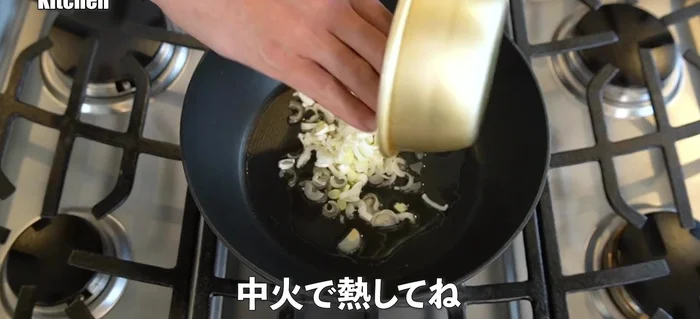 Heat sesame oil in a pan and fry the scallions until charred, enhancing the aroma. Add sake and mirin, then garlic and plenty of soy sauce.