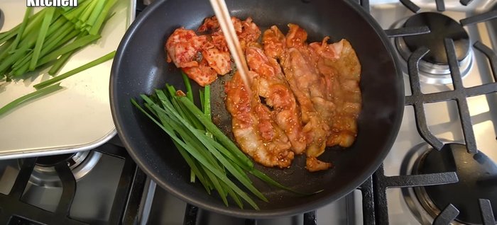 Stir-fry with kimchi and chives: Add the kimchi and chives to the pan, stir-frying until they are heated through and slightly browned. The pork fat adds flavor.