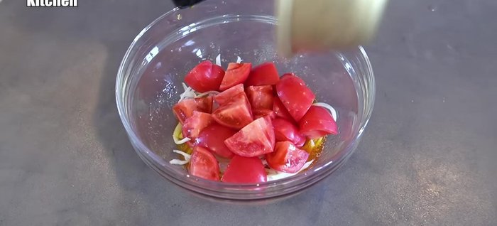 Combine the grated tomatoes, sliced onions, and dressing in a bowl. Mix well.