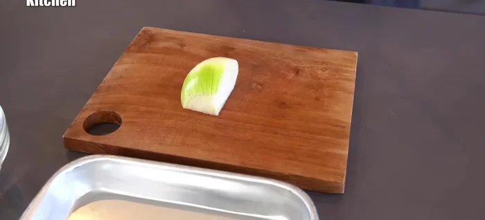 Thinly slice onions and cucumbers into rings.