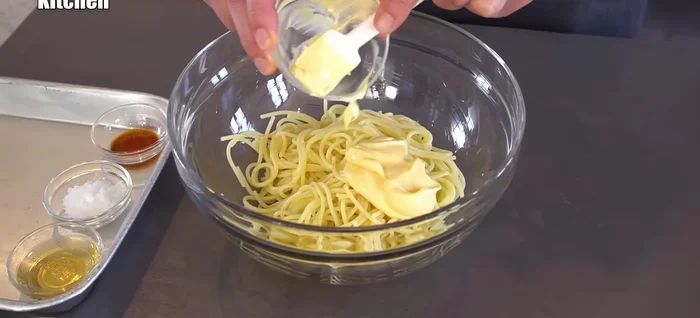 Add mayonnaise to the drained spaghetti and mix well to coat.