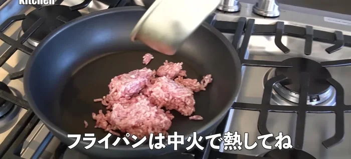 Fry the minced meat: In the same pan, add the ground pork, garlic, ginger, sugar, sake, and soy sauce. Break up the meat and stir-fry until the moisture evaporates and the seasoning penetrates. (text.start: 237.4)