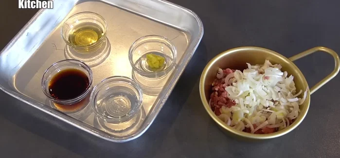 Mix minced pork with green onions, soy sauce, sesame oil, sake, ginger, and mix well using a rubber spatula.