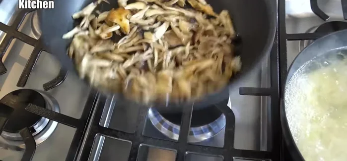 Season with soy sauce to enhance the mushroom flavor and aroma.