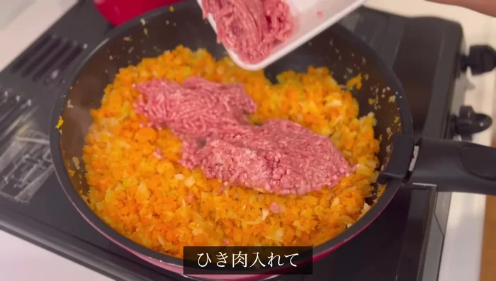 Add minced meat, salt, and seasonings. Cook until the color changes.