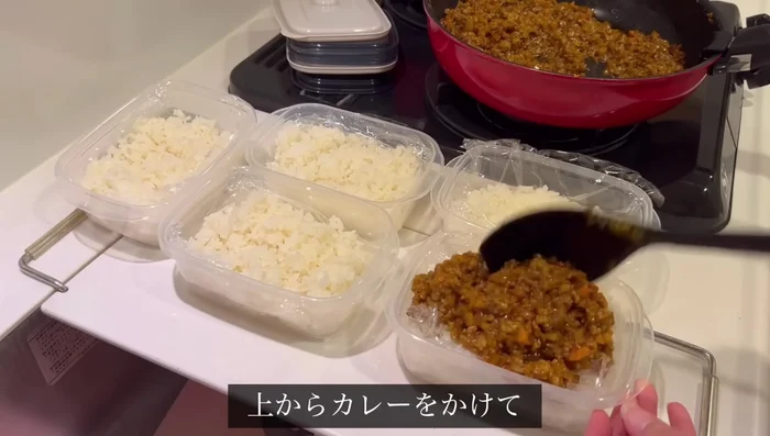 Pour the curry over the rice in each container.