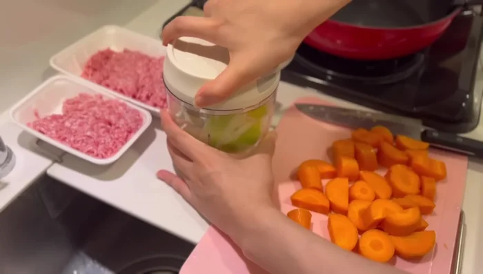 Use a buzzing chopper to finely chop the onions and carrots.