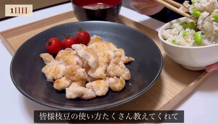 Serve: Arrange edamame rice, fried chicken, and garnish with tomatoes.