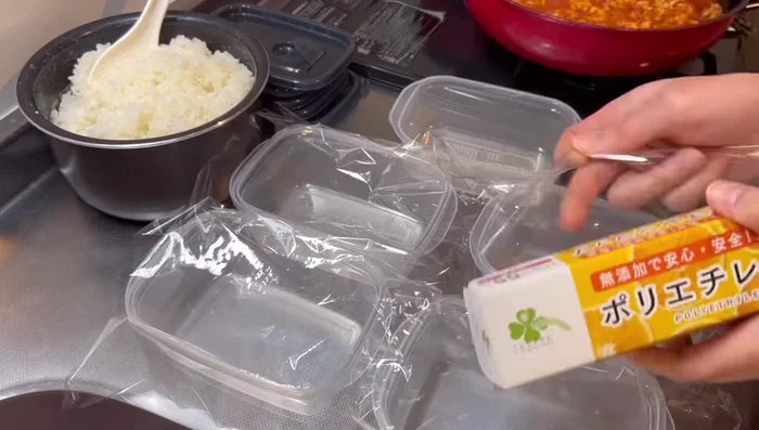 Pour the meat sauce over the rice in each container. Top with cheese and parsley if desired.