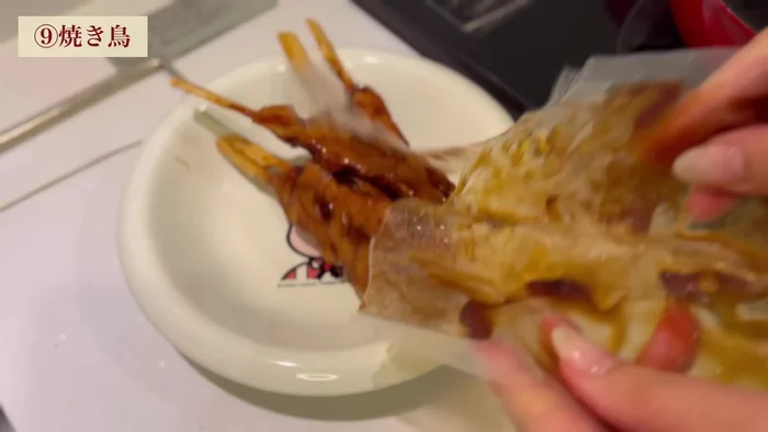 Prepare frozen yakitori: Microwave for 3 minutes. Mix vinegar, soy sauce, and sugar for sauce. Arrange yakitori on top of sauce.