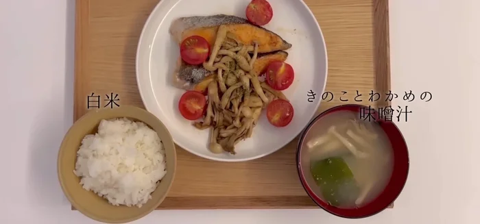 Serve: Sprinkle mushrooms over the salmon and garnish with parsley.