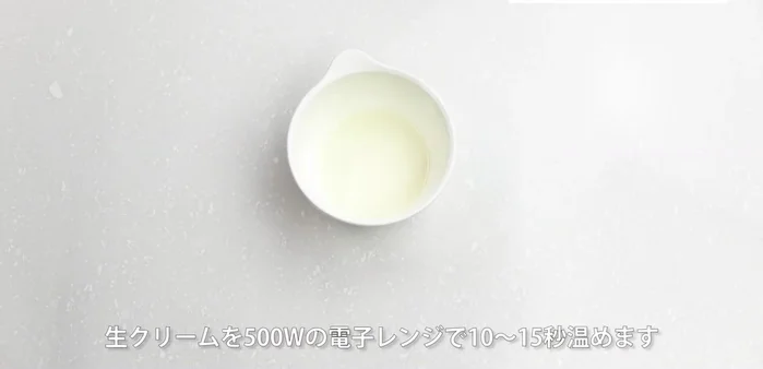 Continue mixing the batter. (Details of mixing method are missing from the transcript)