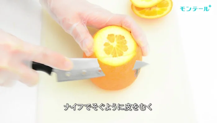 Start cutting the fruits into desired shapes and sizes. Consider the type of dessert you will be making. For example, if it is a salad, you can cut the fruits into smaller, bite-sized pieces.