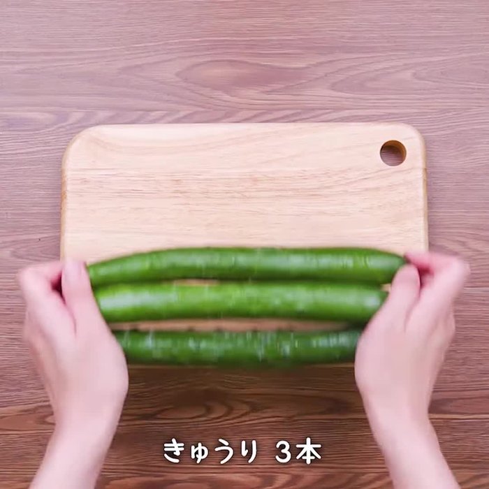 Prepare the cucumber and ginger. Wash, peel (optional) and thinly slice the cucumber. Mince or finely slice the ginger.