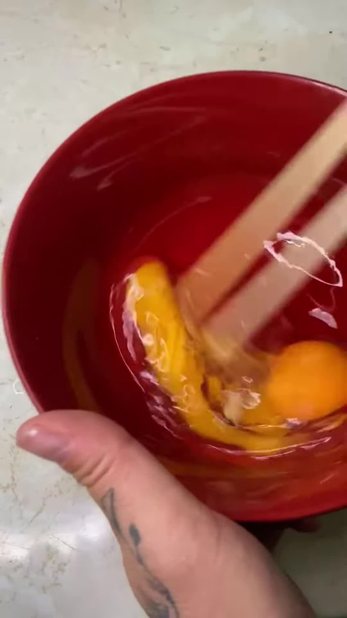 Add a teaspoon of choio, half a teaspoon of salt, and one teaspoon of fish.