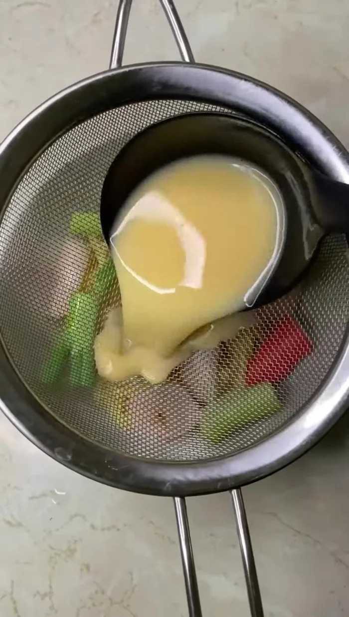 Add the broth we previously made.