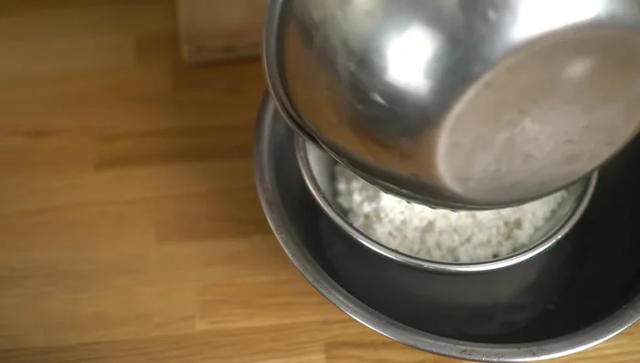 Drain the soaked rice thoroughly.