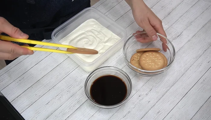 Dip each biscuit into the coffee for about 10 seconds, drain, and arrange 5 biscuits on top of the batter.