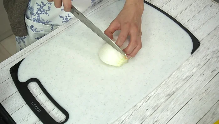 Slice onions into wedges.