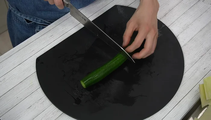Cut the cucumber into roughly 1cm wide pieces.