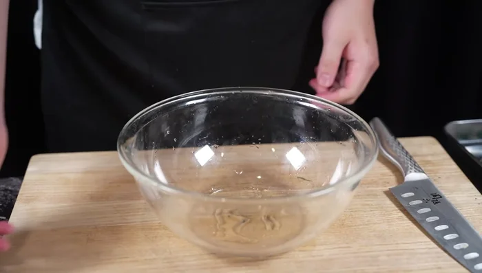 Combine cucumbers, garlic, chicken stock granules, salt, pepper, sesame oil in a container. Mix.