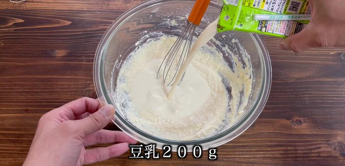 Add 200g of soy milk.