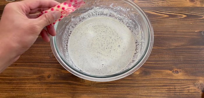 Add 5g of gelatin and mix thoroughly while still warm. (It will not properly dissolve if cool).