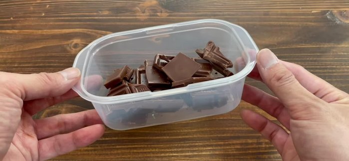 Microwave the chocolate for 2 minutes at 600W.