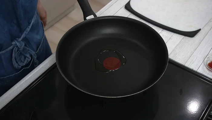 Heat olive oil in a frying pan over medium heat. Fry eggs until whites are set, then flip and cook the other side.