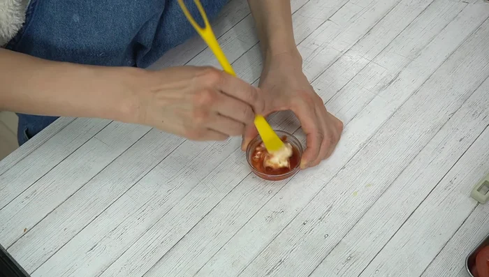 Mix ketchup and mayonnaise (optional).