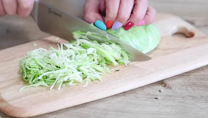 Finely shred the cabbage.